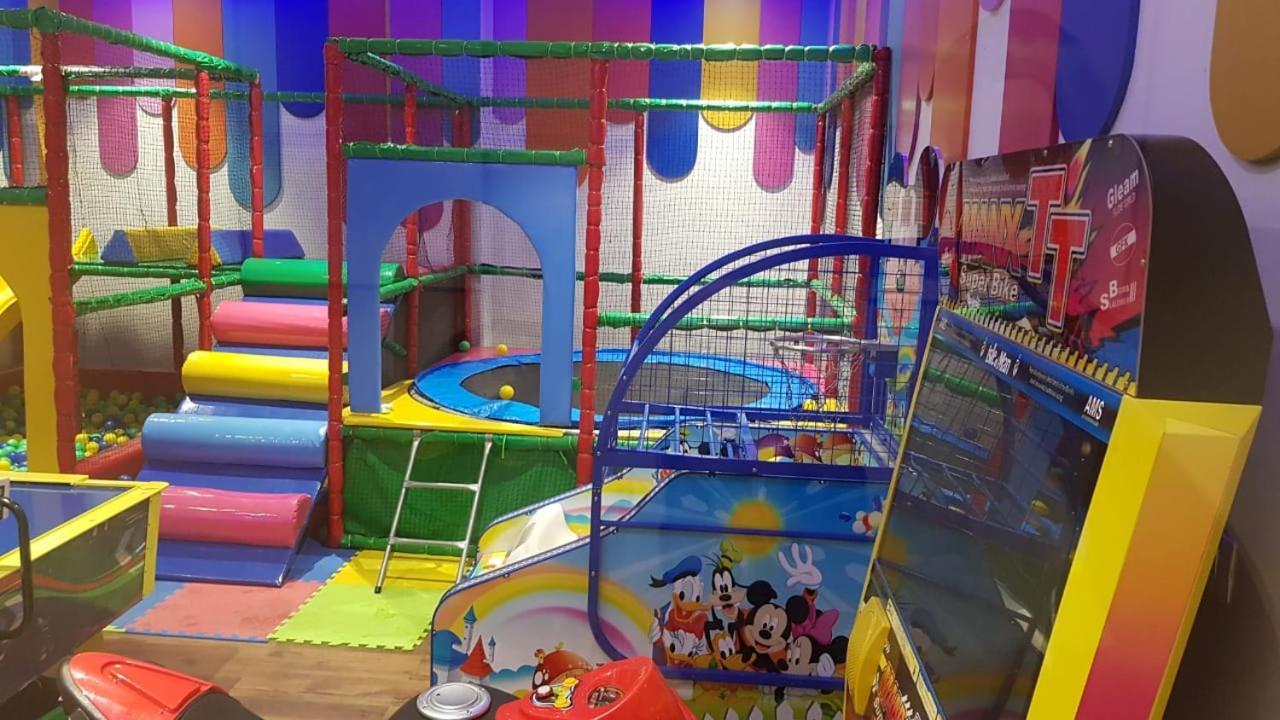 The Fern Royal Farm Resort, Anjār エクステリア 写真