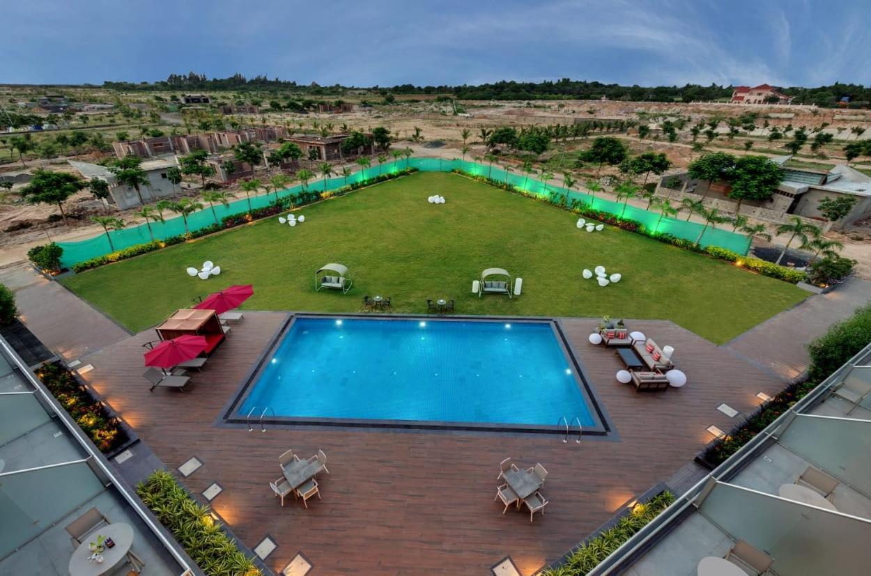 The Fern Royal Farm Resort, Anjār エクステリア 写真