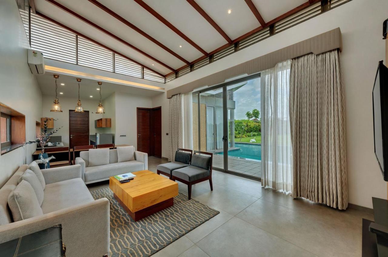 The Fern Royal Farm Resort, Anjār エクステリア 写真