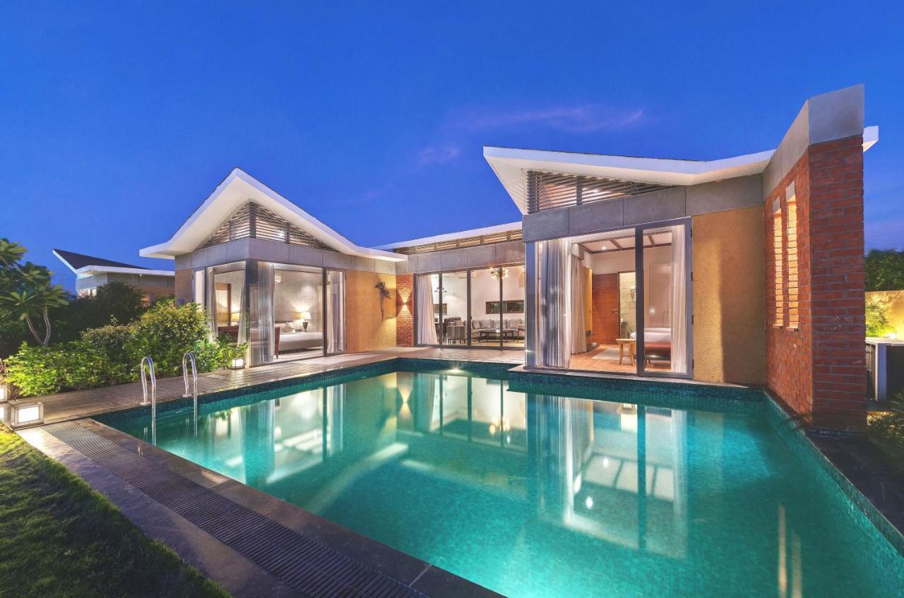 The Fern Royal Farm Resort, Anjār エクステリア 写真
