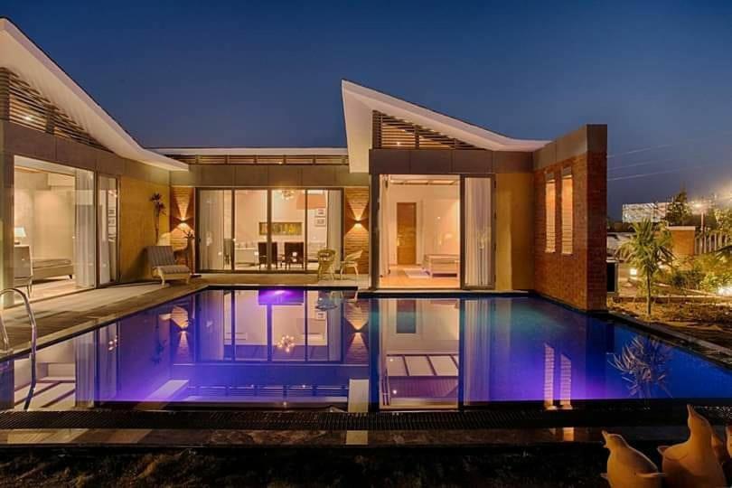 The Fern Royal Farm Resort, Anjār エクステリア 写真